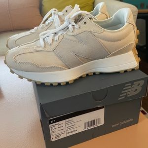 New Balance 327